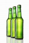 Зелені пляшки пива — стокове фото