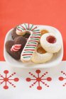 Biscotti di Natale sul piatto — Foto stock