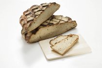 Деревина духовці хліб — стокове фото