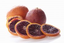 Naranjas de sangre en rodajas - foto de stock