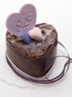 Gâteau au chocolat pour la Saint Valentin — Photo de stock