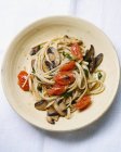 Linguine Pasta mit Pilzen — Stockfoto