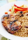 Ruck-Huhn mit Bohnen und Reis — Stockfoto
