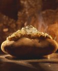 Dampfende Ofenkartoffeln — Stockfoto