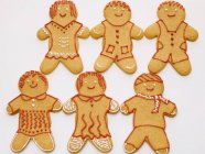 Gingerbread people with decorations — Stock Photo