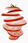 Fliegende Tomatenscheiben — Stockfoto