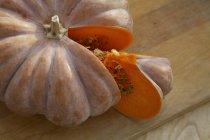 Sliced Muscade de Provence pumpkin — стокове фото