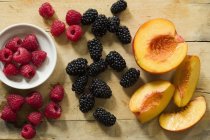 Raspberries with Blackberries and Peaches — Stock Photo