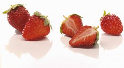 Fresh strawberries with slices — Stock Photo