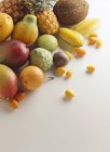 Bodegón con frutas exóticas - foto de stock