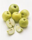 Manzanas Golden Delicious y Granny Smith - foto de stock