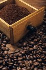 Beans and freshly ground coffee — Stock Photo