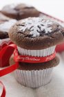 Muffins weihnachtlich dekoriert — Stockfoto