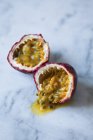 Halved passion fruit — Stock Photo