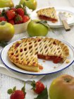 Strawberry and apple pie — Stock Photo
