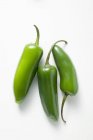 Tre peperoncini verdi — Foto stock
