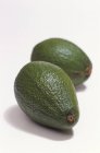 Два спелых авокадо — стоковое фото