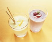 Bebida de yogur de mango - foto de stock