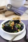 Mussels with chickpeas and chillis — Stock Photo