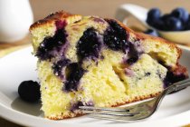 Slice of ricotta and blueberry cake — Stock Photo