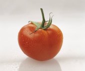 Ripe red tomato — Stock Photo