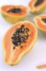 Fresh Halved papayas — Stock Photo