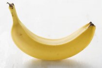 Plátano fresco maduro - foto de stock