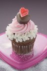 Cupcake decorated for Valentines Day — Stock Photo