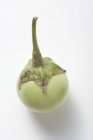 Mini-melanzana verde con gocce d'acqua — Foto stock