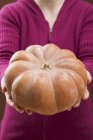 Woman holding homegrown pumpkin — Stock Photo