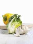 Lettuce with garlic and yellow pepper — Stock Photo