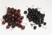 Sweet and sour cherries — Stock Photo