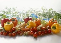 Bodegón vegetal de verano - foto de stock