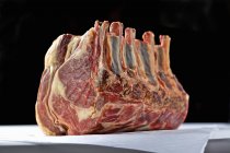 Сырое ребро говядины — стоковое фото