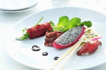 Appetiser plate with beef and pitahaya — Stock Photo