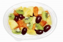 Salada de frutas em recipiente — Fotografia de Stock