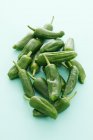 Mucchio di peperoncini verdi — Foto stock