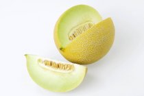 Melon galia avec section enlevée — Photo de stock