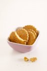Biscoitos em prato pequeno — Fotografia de Stock