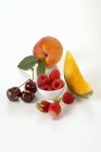 Різні види фруктів — стокове фото