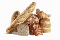Varios tipos de panes - foto de stock