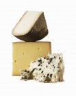 Trois fromages assortis — Photo de stock