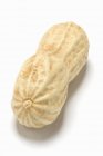 Um amendoim sem casca — Fotografia de Stock