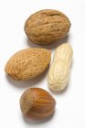 Amendoim, noz e amêndoa — Fotografia de Stock