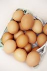 Ovos orgânicos na toalha — Fotografia de Stock
