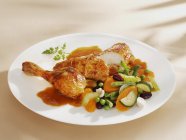Roast chicken with vegetables — Stock Photo