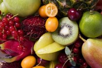 Натюрморт з фруктами — стокове фото
