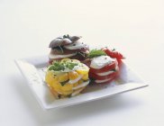 Ensaladas de tomate Mozzarella - foto de stock