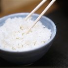 Tazón de arroz blanco - foto de stock