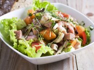 Ham salad with prawns — Stock Photo
